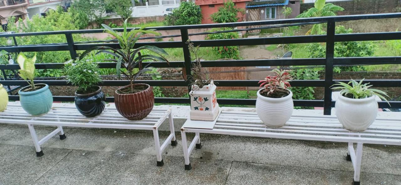 데라둔 Sugandhim Kutir 아파트 외부 사진